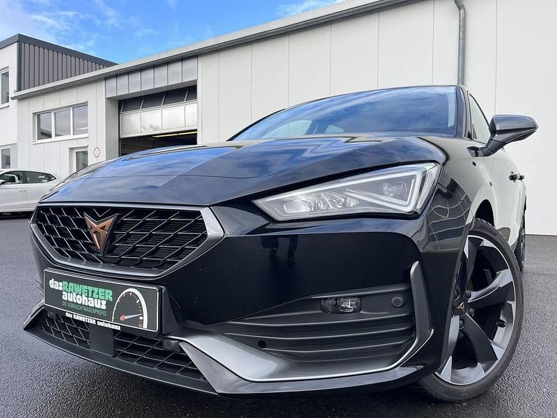 Mitternachtsschwarz Gebraucht 2024 Cupra Leon Limousine | 25.860 € (Superpreis) - Bild 1/4