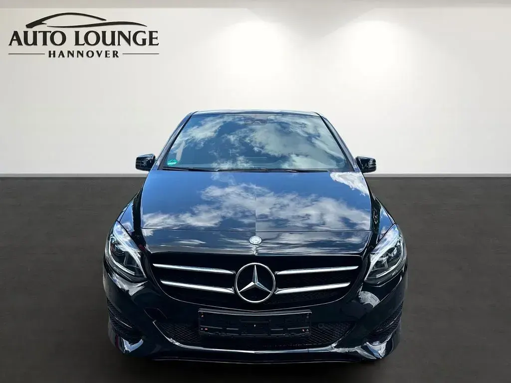 Gebraucht Mercedes B200 Urban 156 PS (114 kW) 2017 Kosmosschwarz Kleinwagen