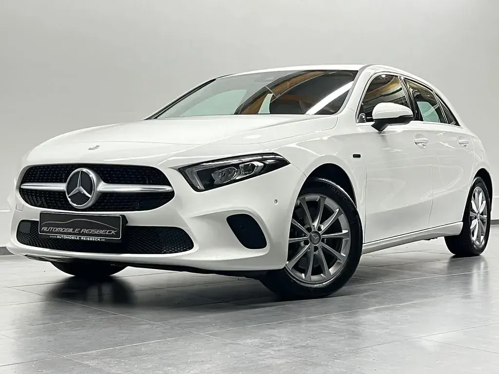 Gebraucht Mercedes A250 Style 218 PS (160 kW) 2021 Weiß Limousine