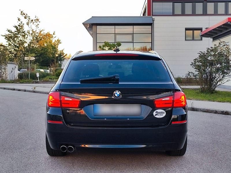 Gebraucht BMW 520 184 PS (135 kW) 2013 Schwarz Kombi