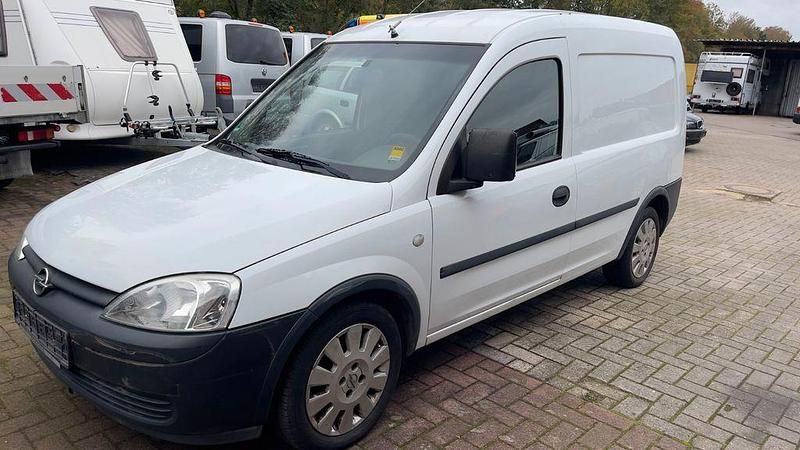Weiß Gebraucht 2009 Opel Combo Van / Kleinbus | 2.999 € (Fairer Preis) - Bild 1/4