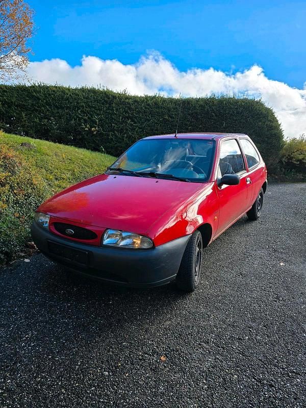 Rot Gebraucht 1997 Ford Fiesta Kleinwagen | 450 € (Fairer Preis) - Bild 1/4