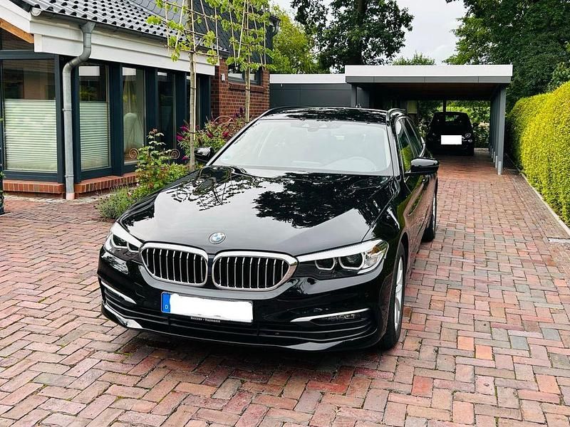 Schwarz Gebraucht 2018 BMW 520 Kombi | 21.200 € (Guter Preis) - Bild 1/4