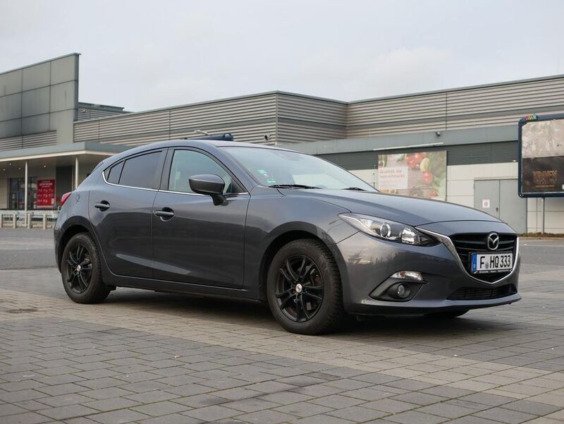 Grau Gebraucht 2016 Mazda 3 Limousine | 10.999 € (Fairer Preis) - Bild 1/4