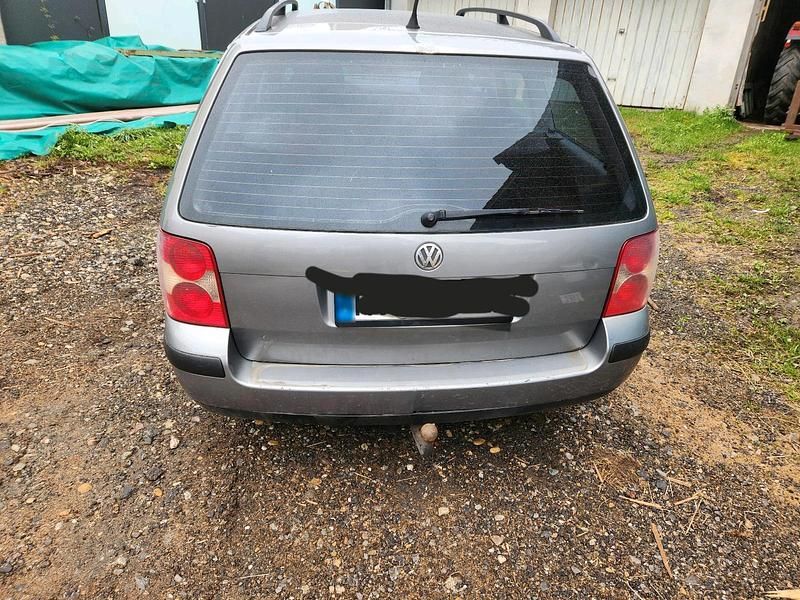 Usata VW Passat 131 CV (96 kW) 2003 Grigio Station wagon