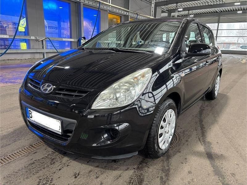 Schwarz Gebraucht 2011 Hyundai i20 Edition Limousine | 3.750 € (Guter Preis) - Bild 1/4