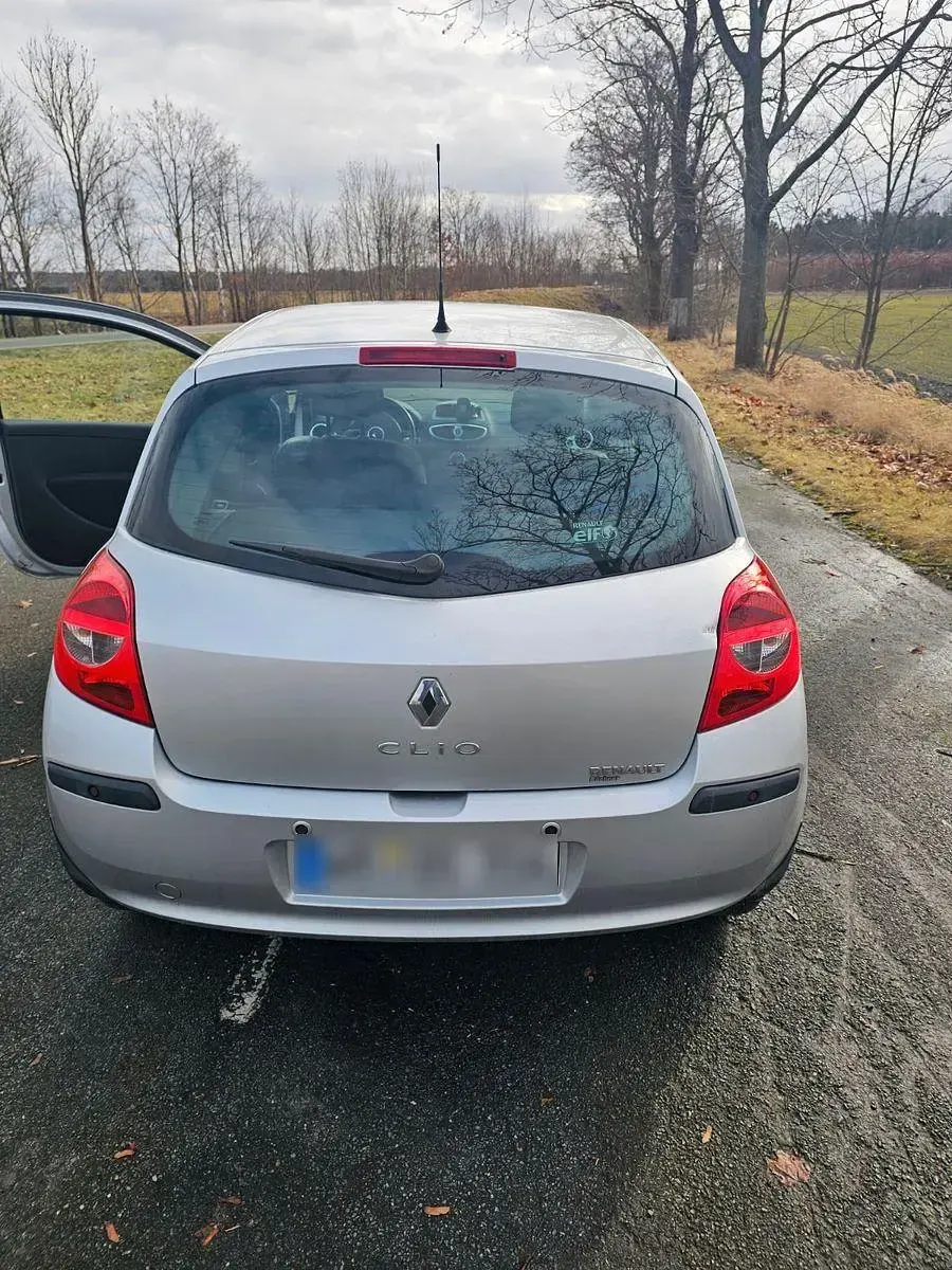Gebraucht Renault Clio II Dynamique 88 PS (64 kW) 2006 Silber Limousine