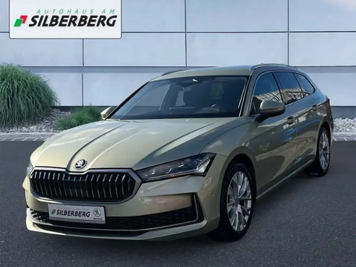 Gebraucht Skoda Superb Selection 150 PS (110 kW) 2025 Ice tea beige metallic Kombi