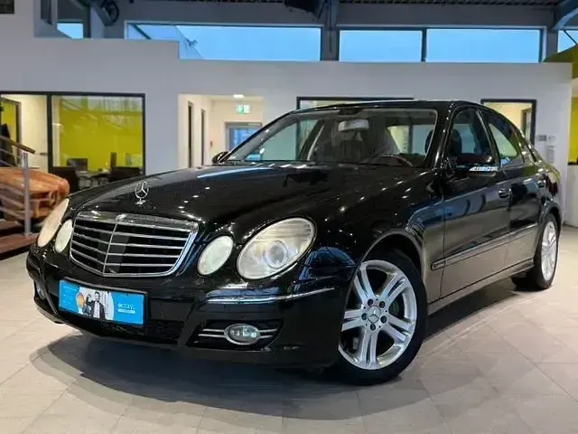 Usado Mercedes E420 314 HP (230 kW) 2007 Preto Sedan