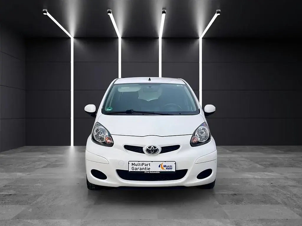 Gebraucht Toyota Aygo Cool 68 PS (50 kW) 2012 Weiß Kleinwagen