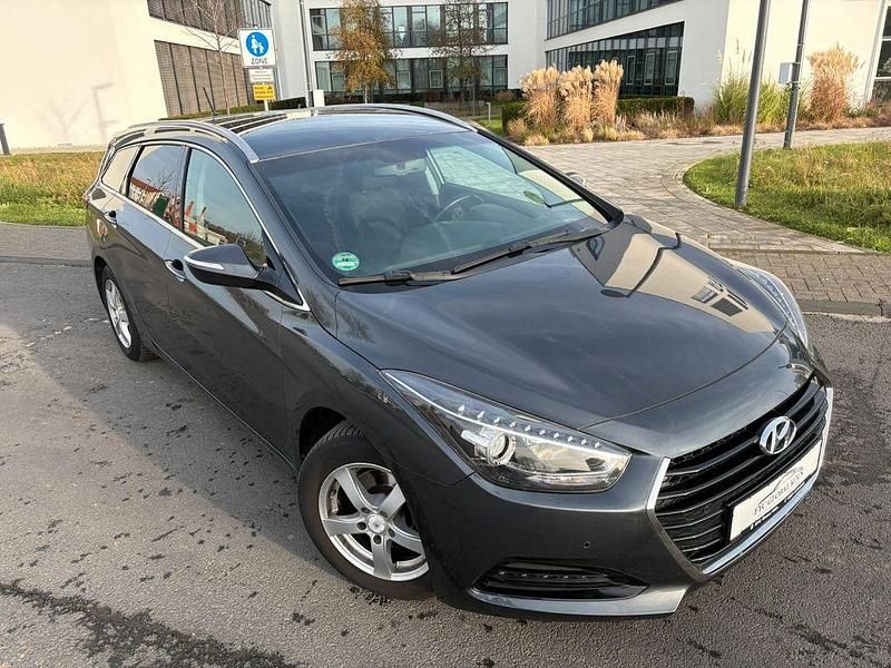 Gebraucht Hyundai i40 Trend 116 PS (85 kW) 2016 Grau Kombi