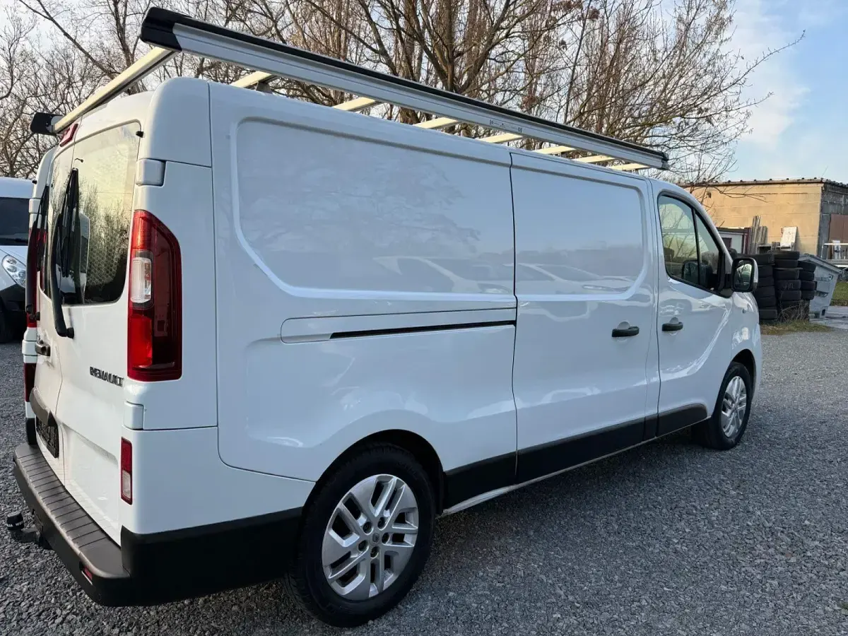 Gebraucht Renault Trafic 140 PS (102 kW) 2015 Weiß Van / Kleinbus