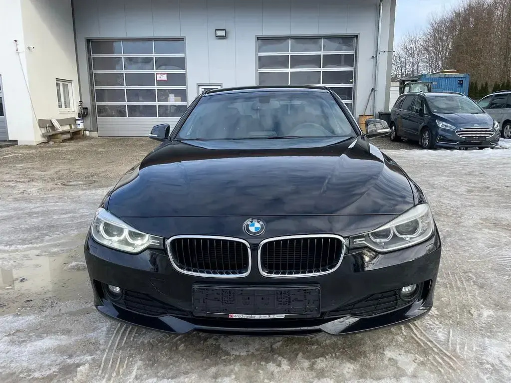 Second-hand BMW 320 Shadowline 184 CP (135 kW) 2014 Negru Berlinǎ