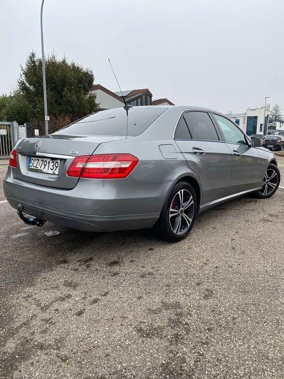Gebraucht Mercedes E200 136 PS (100 kW) 2011 Grau Limousine