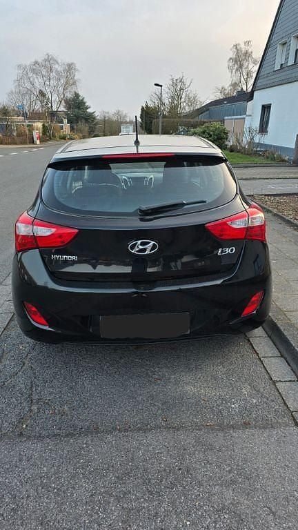 Gebraucht Hyundai i30 101 PS (74 kW) 2017 Schwarz Limousine