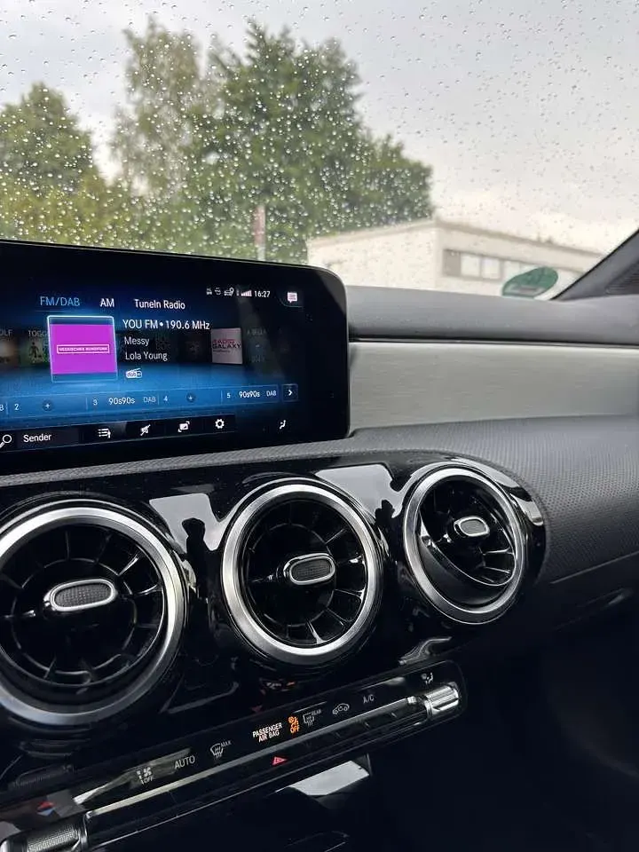 Gebraucht Mercedes A200 AMG line 163 PS (119 kW) 2020 Schwarz Kleinwagen