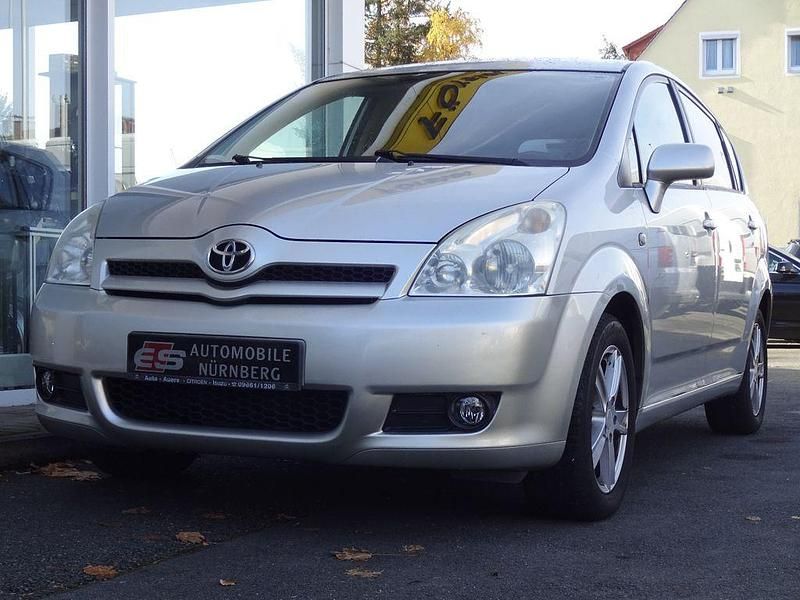 Silber Gebraucht 2005 Toyota Corolla Verso Sol Van / Kleinbus | 4.580 € (Fairer Preis) - Bild 1/4