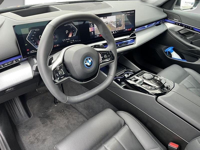 Gebraucht BMW 530e Sport Line 299 PS (219 kW) 2024 Saphirschwarz (metallic) Limousine