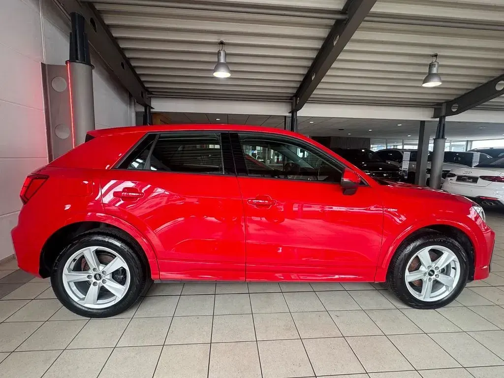 Używany Audi Q2 S-Line 150 KM (110 kW) 2022 Czerwony SUV