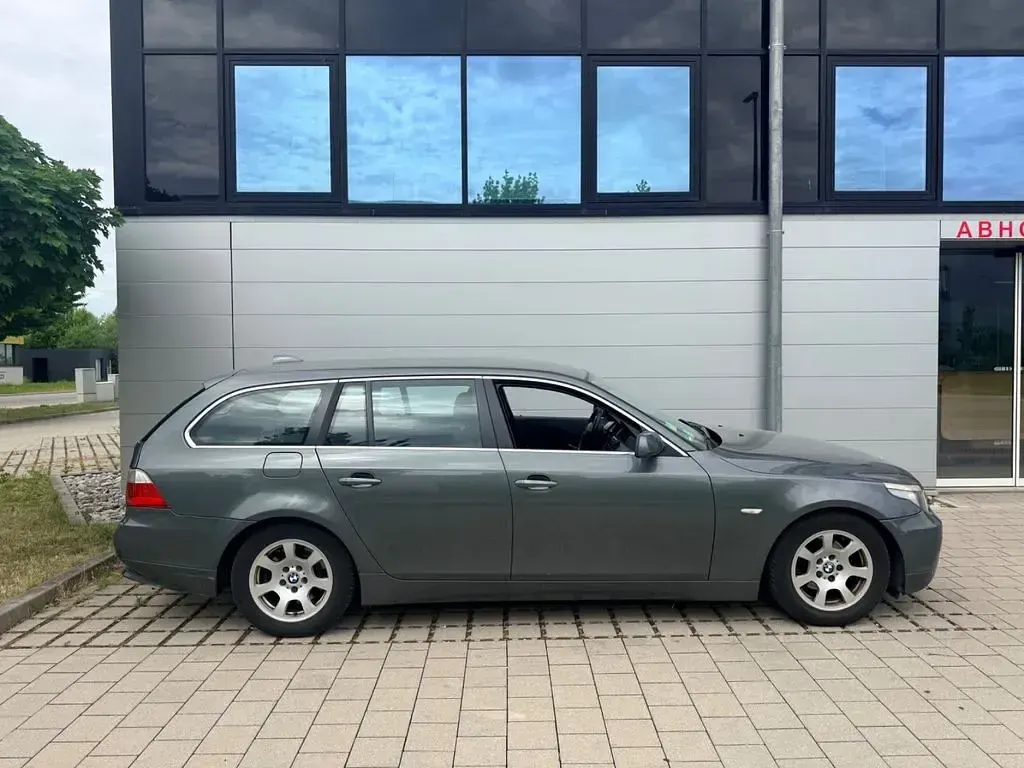 Gebraucht BMW 520 163 PS (119 kW) 2006 Grau Kombi