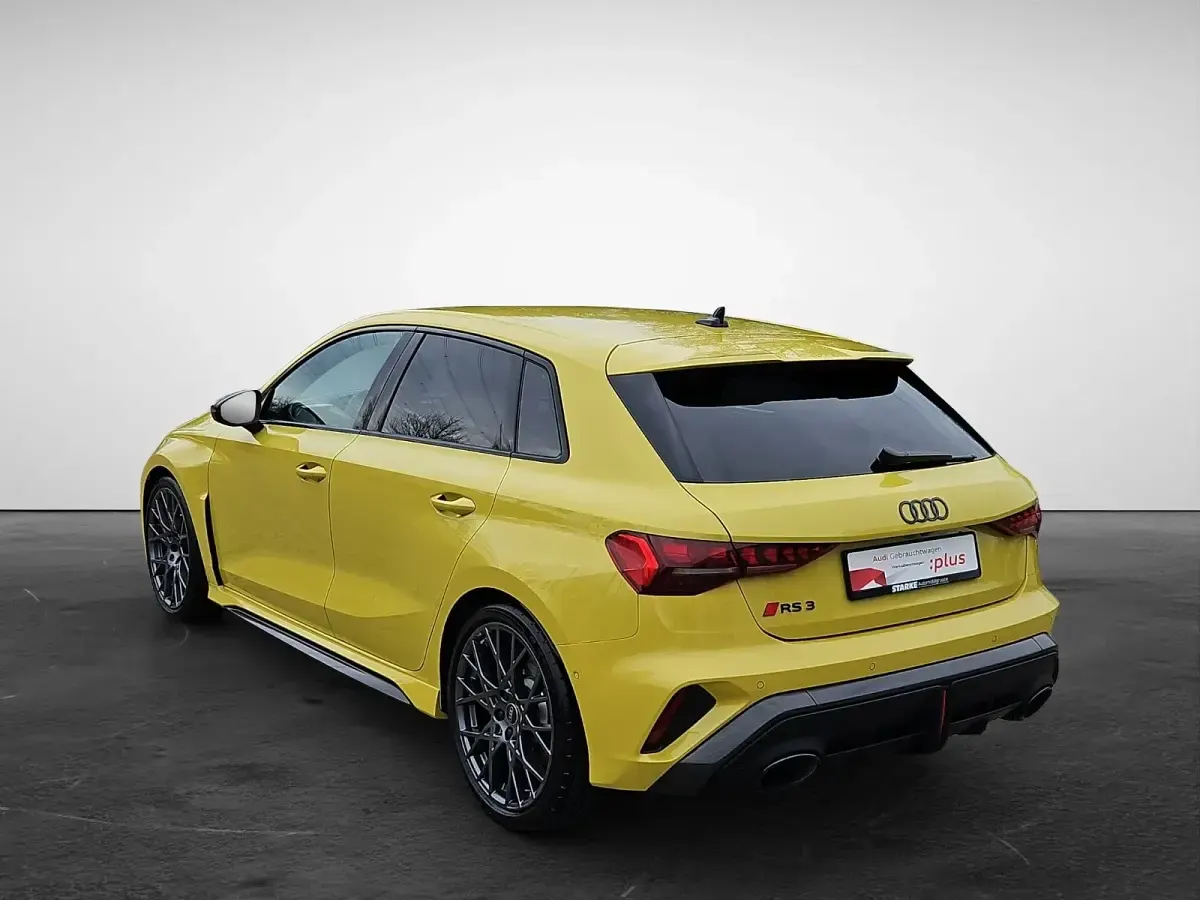 Gebraucht Audi RS3 Sport 400 PS (294 kW) 2024 Gelb Limousine