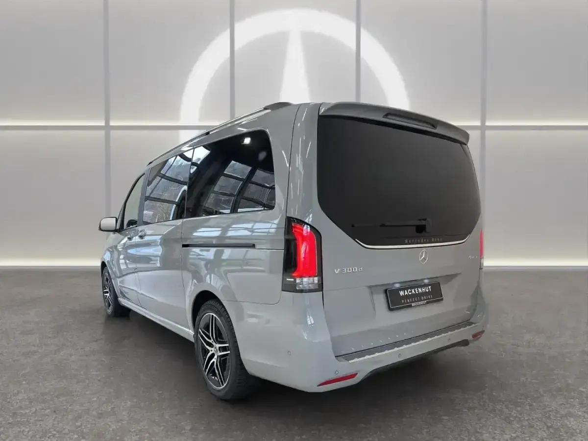 Gebraucht Mercedes V300 Style 237 PS (174 kW) 2026 Grau Van / Kleinbus