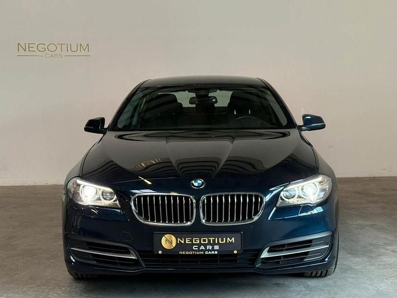 Second-hand BMW 520 184 CP (135 kW) 2015 Albastru Berlinǎ