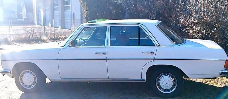 Gebraucht Mercedes 200 95 PS (69 kW) 1975 Weiß Limousine