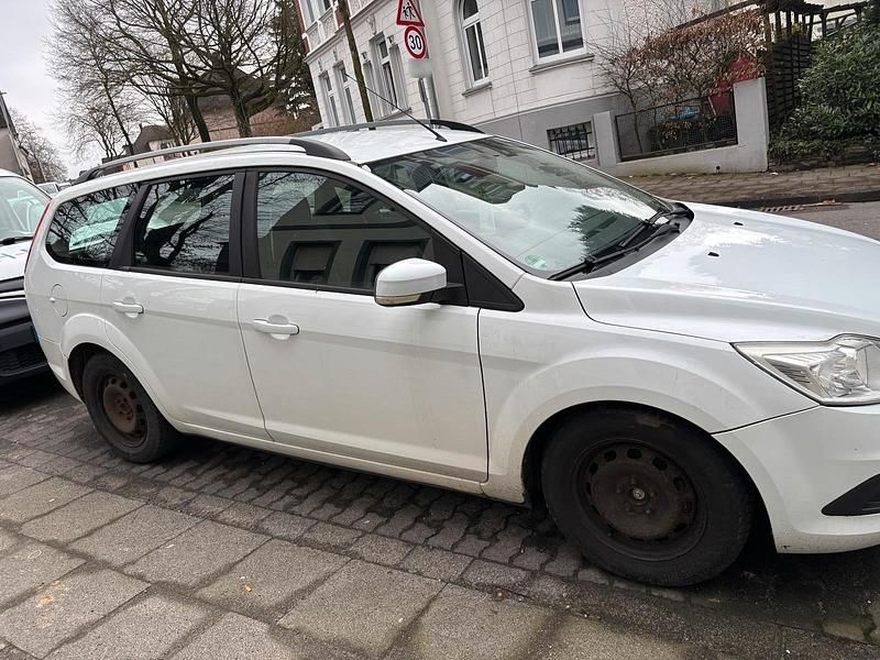 Gebraucht Ford Focus 109 PS (80 kW) 2009 Weiß Kombi