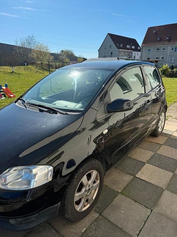 Gebraucht VW Fox 60 PS (44 kW) 2011 Schwarz Kleinwagen