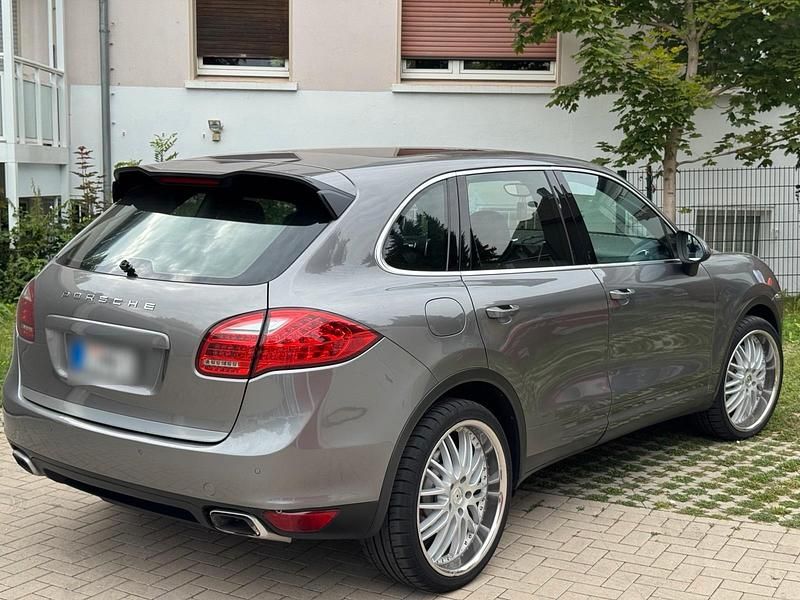 Grau Gebraucht 2012 Porsche Cayenne SUV | 15.500 € (Superpreis) - Bild 1/4