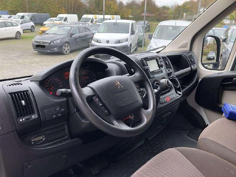 Gebraucht Peugeot Boxer 131 PS (96 kW) 2017 Lack weiss banquise/deckende l Van
