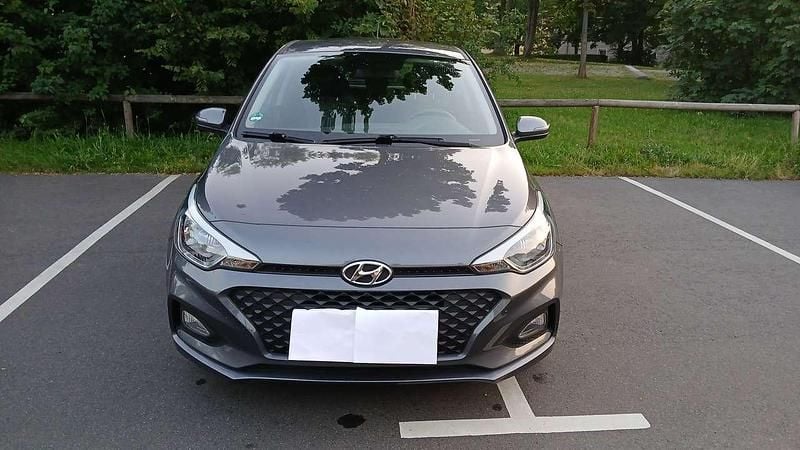 Grau Gebraucht 2020 Hyundai i20 Pure Kleinwagen | 9.990 € (Guter Preis) - Bild 1/4