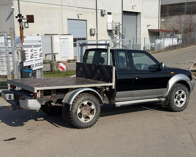 Gebraucht Nissan Navara 133 PS (97 kW) 2004 Schwarz Pickup