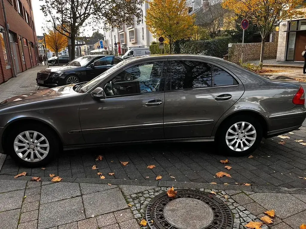 Second-hand Mercedes E320 Elegance 224 CP (164 kW) 2009 Berlinǎ