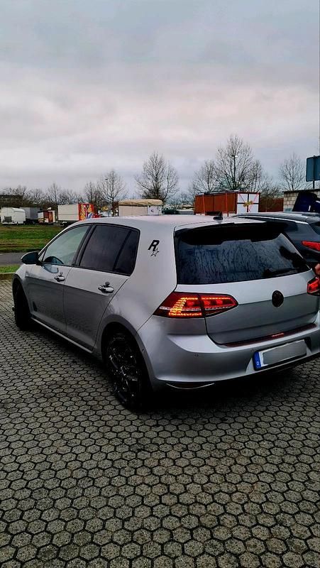 Grau Gebraucht 2014 VW Golf Limousine | 10.000 € (Fairer Preis) - Bild 1/4