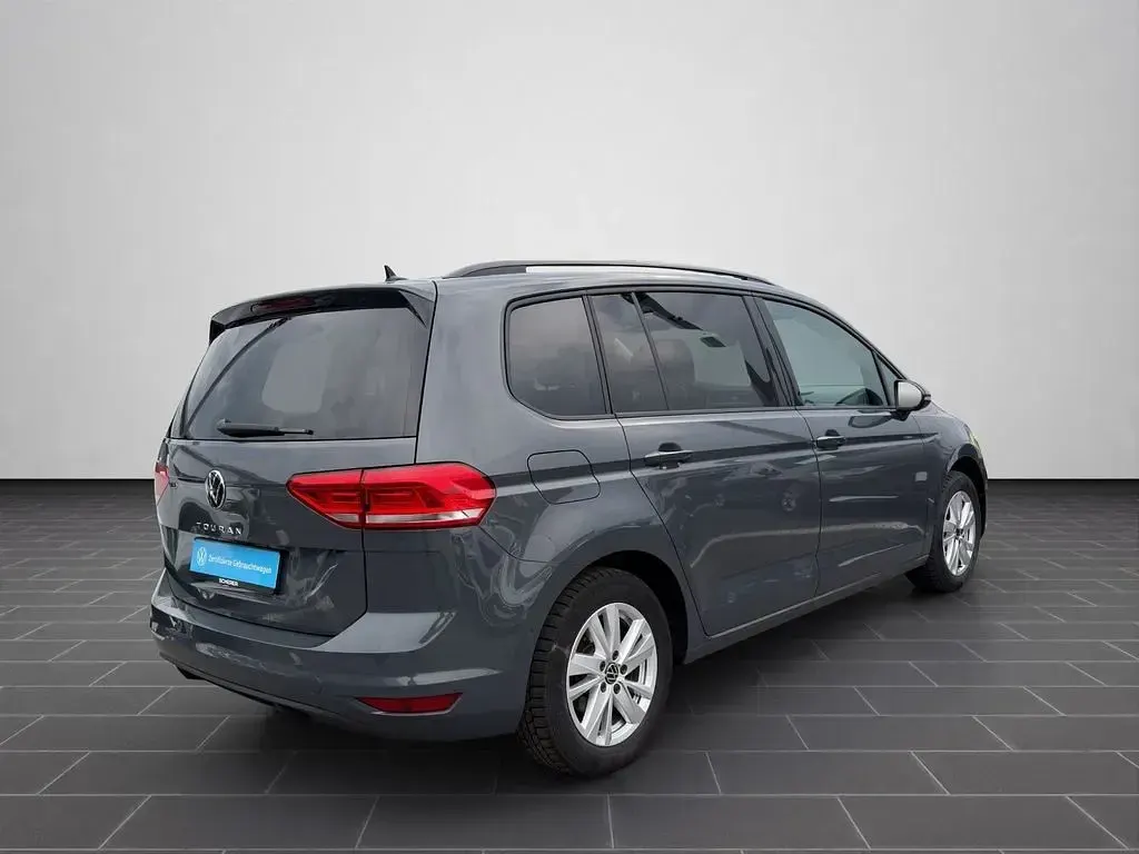Gebraucht VW Touran Comfortline 150 PS (110 kW) 2025 Delfingrau metallic (metallic) Van / Kleinbus