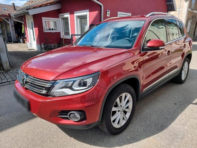 Gebraucht VW Tiguan 140 PS (102 kW) 2013 Rot SUV