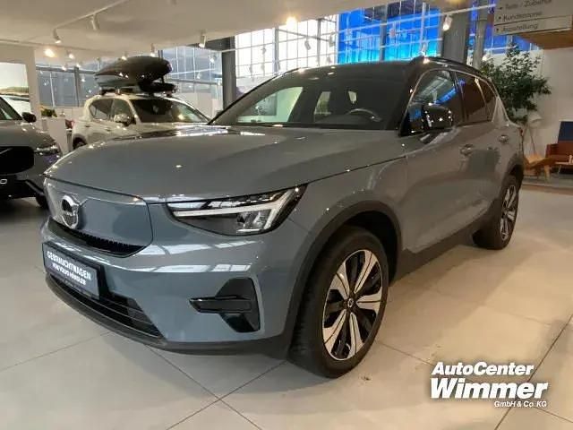 728 thunder grey metallic (grau) Gebraucht 2023 Volvo XC40 Plus SUV | 33.990 € (Guter Preis) - Bild 1/3