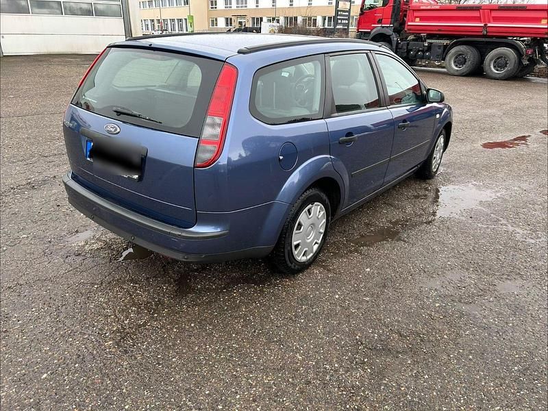 Gebraucht Ford Focus Ambiente 101 PS (74 kW) 2005 Blau Kombi