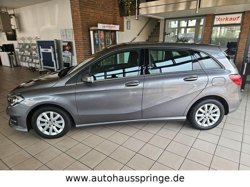 Gebraucht Mercedes B180 122 PS (89 kW) 2015 Grau Van / Kleinbus