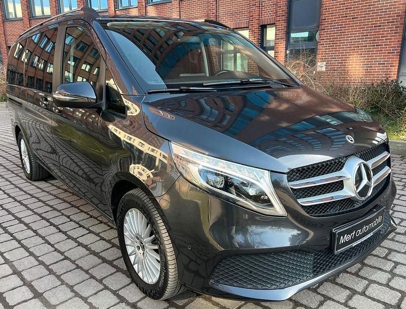 Gebraucht Mercedes V300 237 PS (174 kW) 2022 Grau Van / Kleinbus