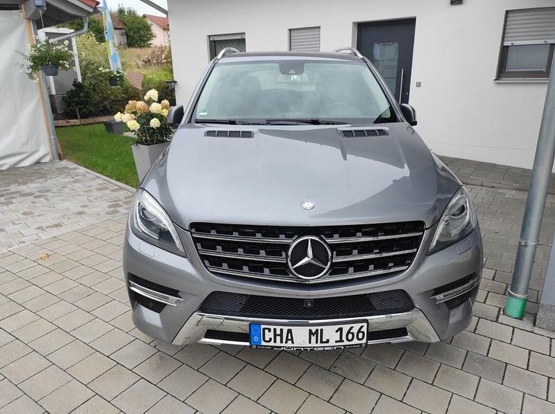 Grau Gebraucht 2014 Mercedes ML350 SUV | 17.000 € (Fairer Preis) - Bild 1/4