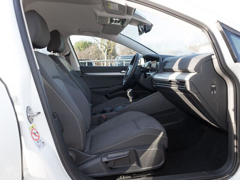 Gebraucht VW Golf VIII Move 150 PS (110 kW) 2024 Weiß Kleinwagen