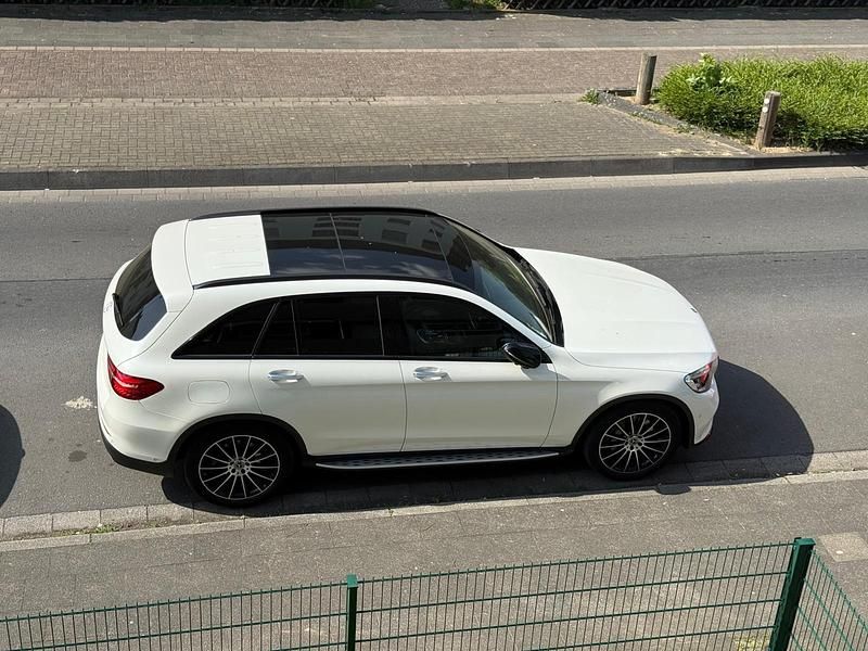 Weiß Gebraucht 2018 Mercedes GLC350 SUV | 35.000 € (Fairer Preis) - Bild 1/4