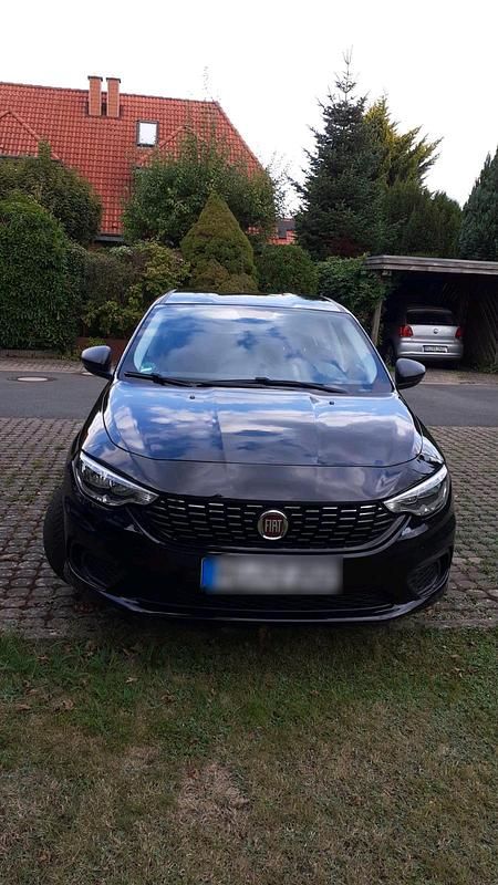 Schwarz Gebraucht 2017 Fiat Tipo Easy Limousine | 8.990 € (Guter Preis) - Bild 1/4