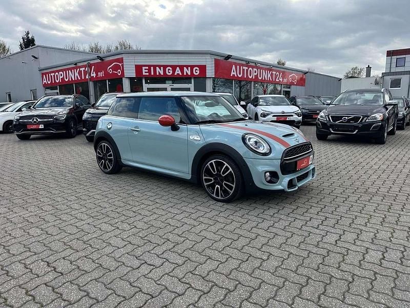 Gebraucht Mini Cooper S 192 PS (141 kW) 2019 Sonderlack ice blue Kleinwagen