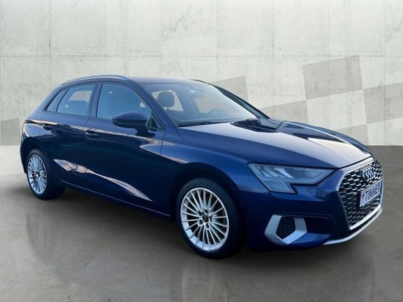 Gebraucht Audi A3 Ambiente 150 PS (110 kW) 2022 Blau Limousine