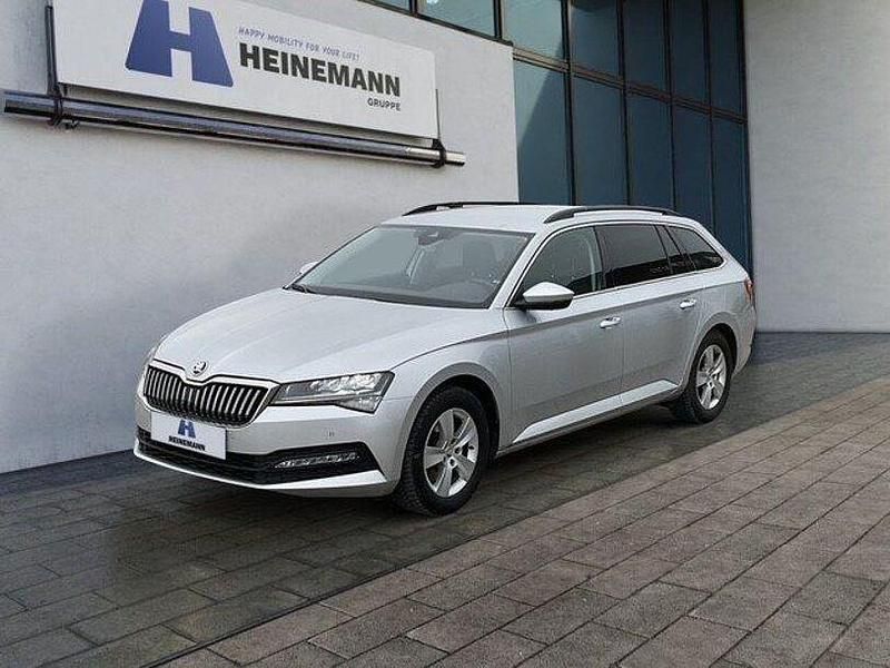 Brilliantsilber metallic Gebraucht 2021 Skoda Superb Ambition Kombi | 22.950 € (Fairer Preis) - Bild 1/4