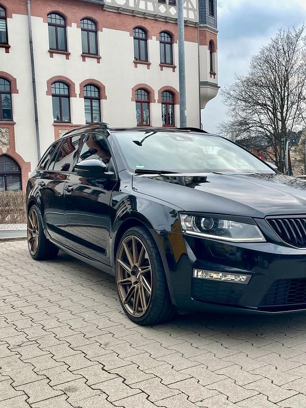 Gebraucht Skoda Octavia 184 PS (135 kW) 2015 Schwarz Kleinwagen